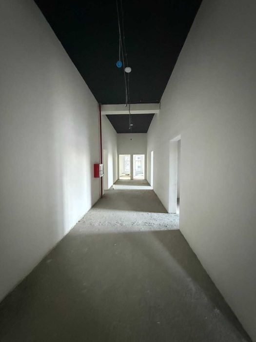 Сдается отдельно стоящие здание вдоль 1 линии Юнус Абад 7 квартал SH83