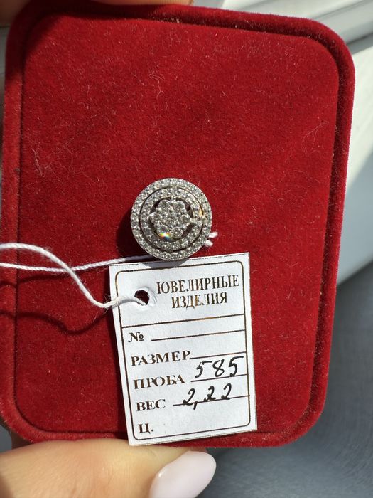 Продаю шикарный кулон подвес  бриллиантами белое золото 585 0.80 карат