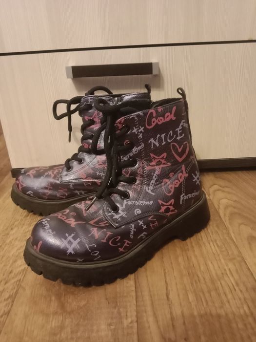 Продаю детскую обувь