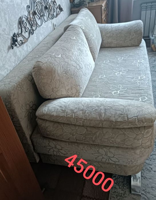 Продам диван раскладной,стулья дубовые Белорусс 6 шт