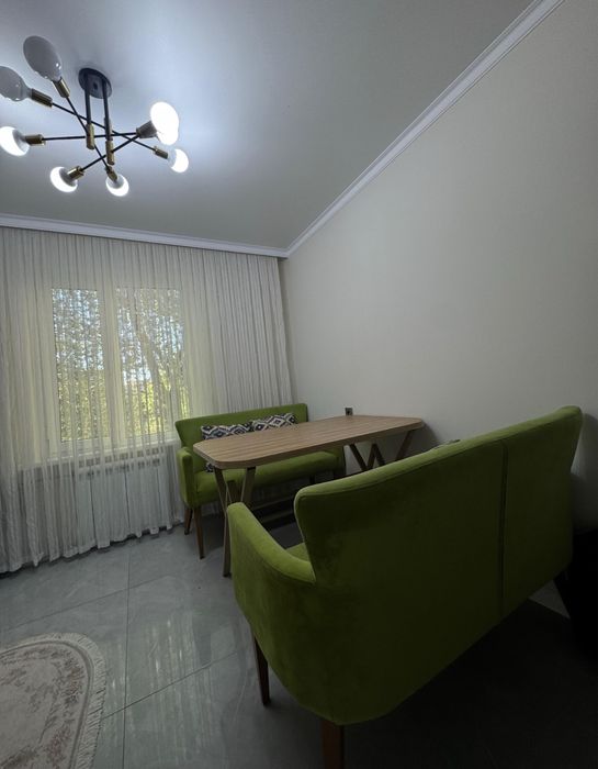 Продам стол + 2 дивана