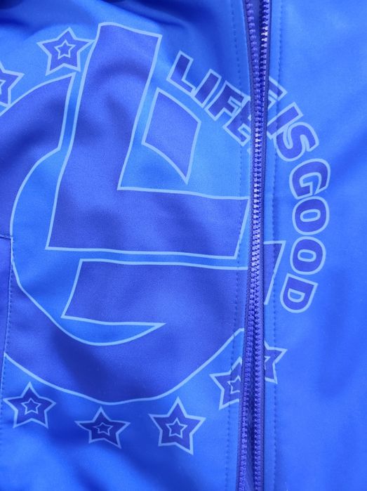 Продам спортивный костюм