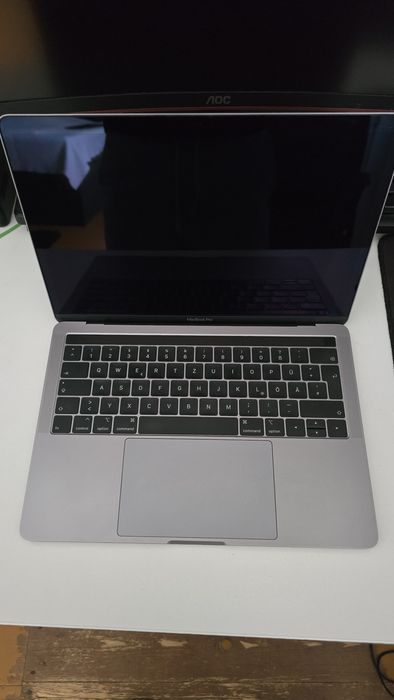 Vând macbook pro 13 inch i5 256gb 8gb ram pt piese