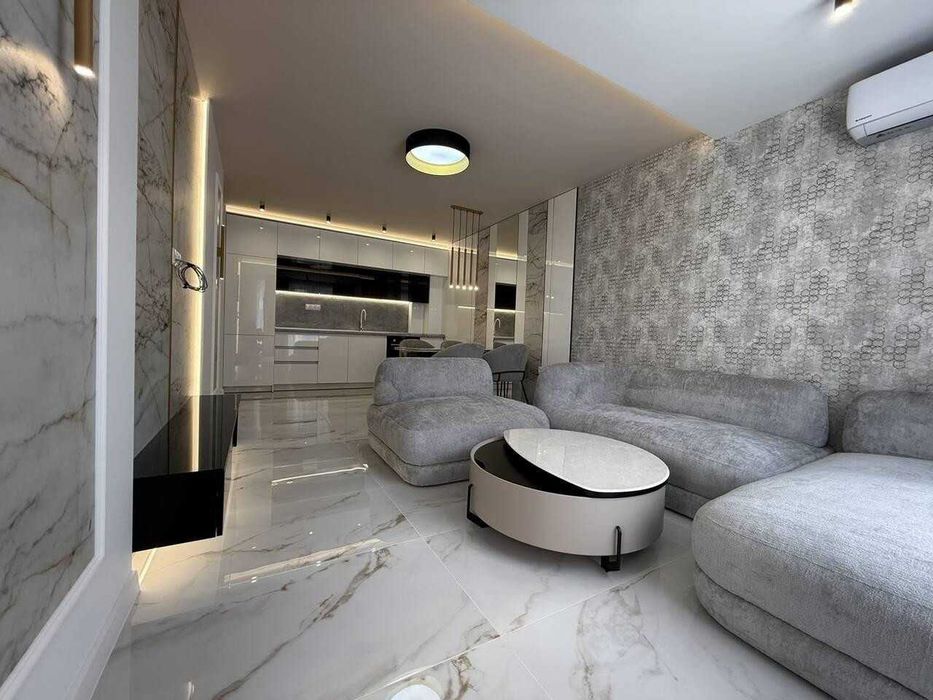 Продава се Тристаен апартамент в Пловдив, Остромила - 96 кв.м за 1221 €/кв.м - Снимка #1