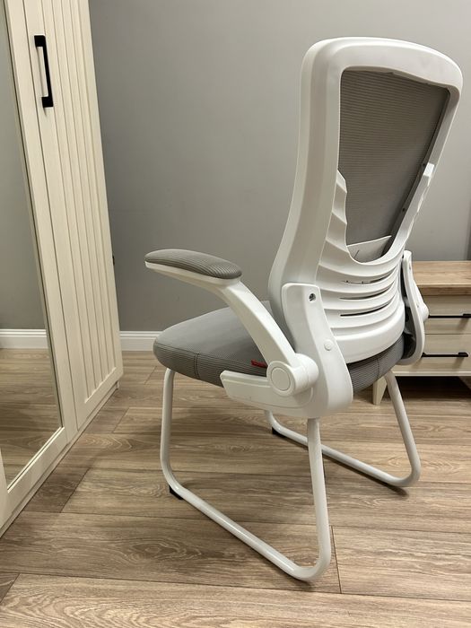 Офисное кресло без колес