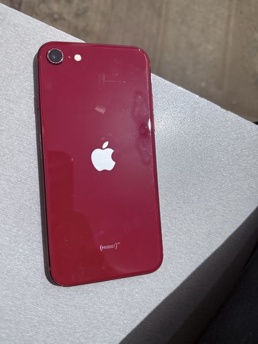 Айфон SE в хорошем состояние