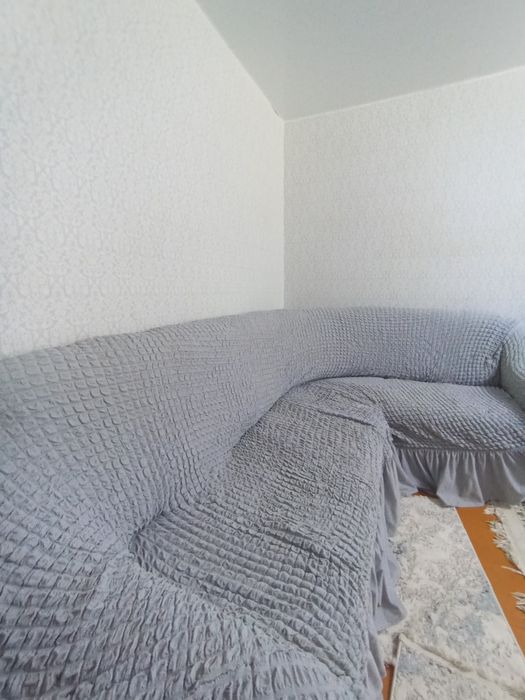 Диван с креслом оба с чехлом