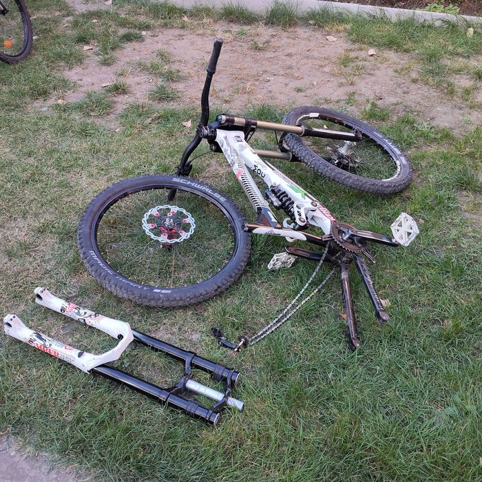 Bicicleta pe piese