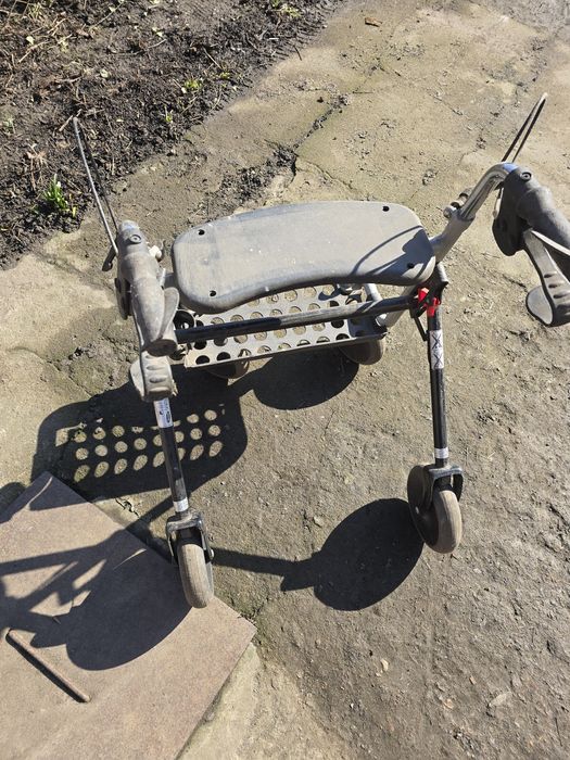 Vand cadru cu roti si frane