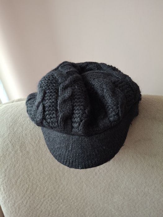 Дамски шапки в различни цветове