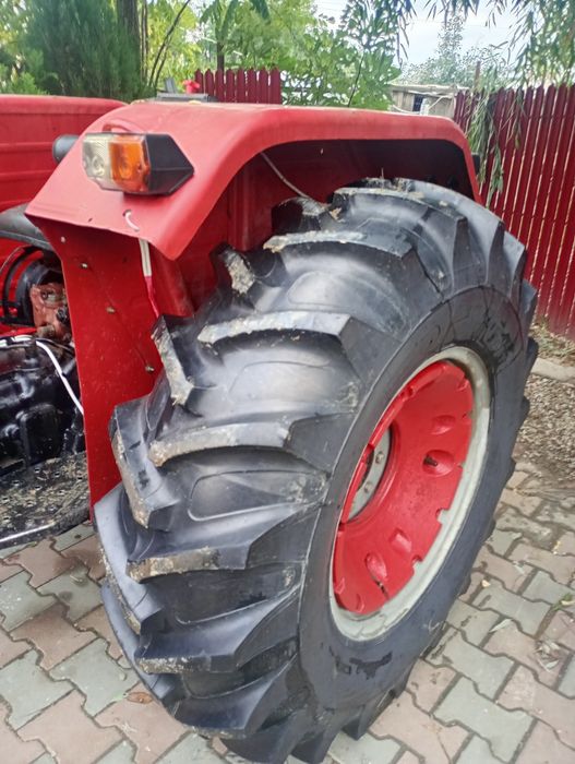 Vând tractor universal u445