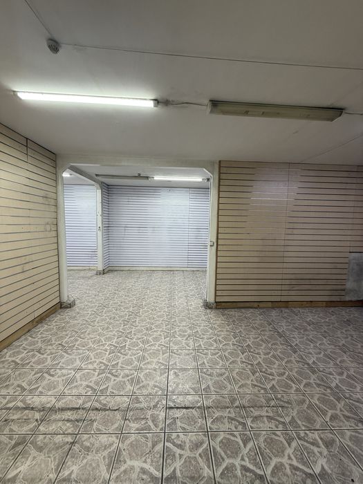 Сдам половину помещения