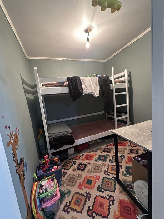 Продаю квартиру в Пришахтинске