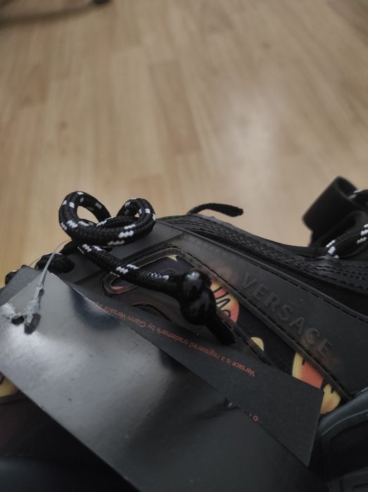 Versace chain reaction corona