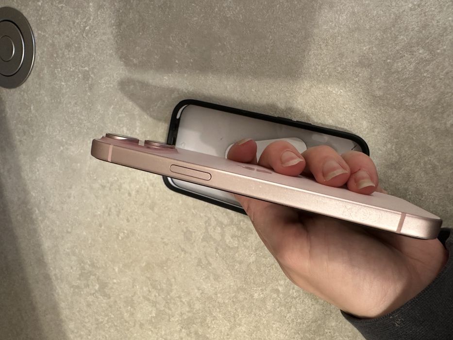 Vand Iphone 15 pink