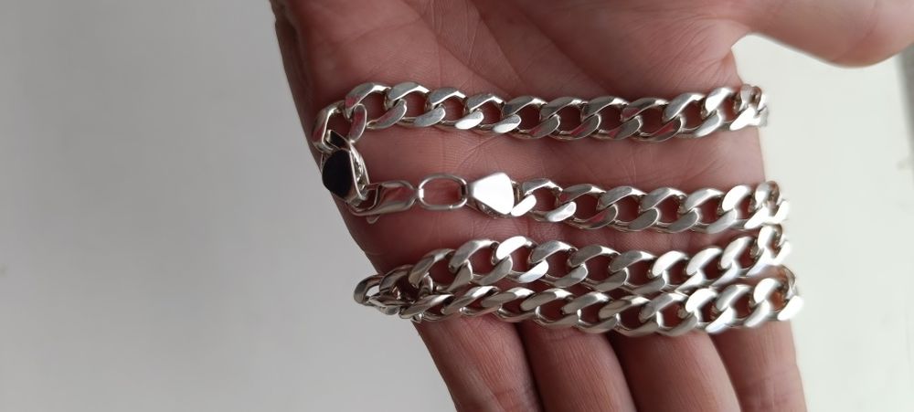 Продам цепь серебряную.