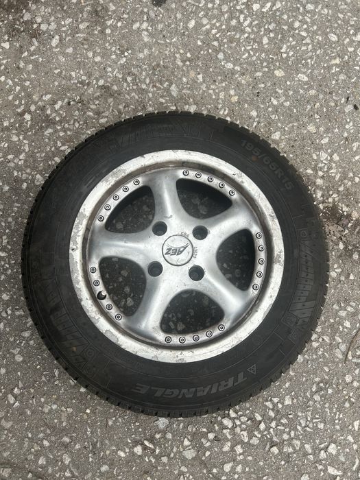 Чисто нови гуми 195/65/15 с джанти