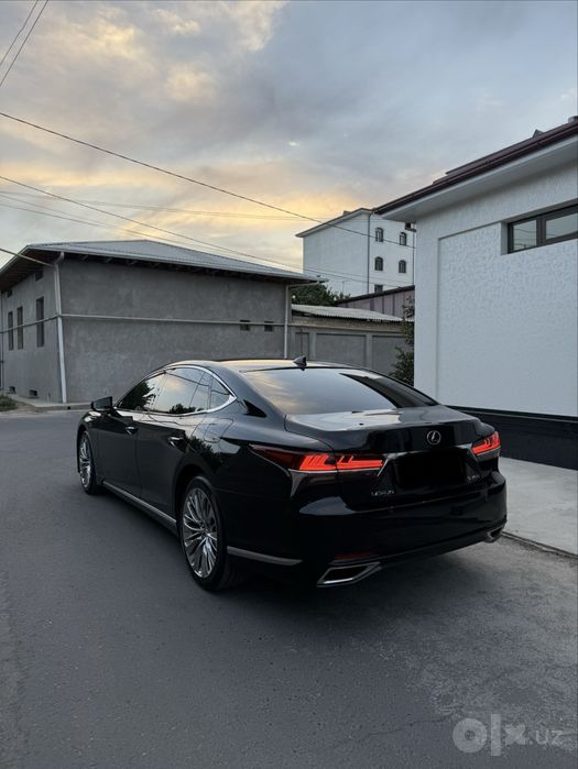 Lexus LS 350  idial holatda
