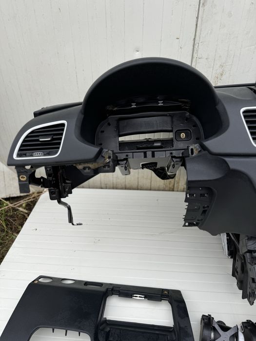 Plansa Bord Audi Q3 facelift 2016 impecabil! ORICE PIESA DISPONIBILA