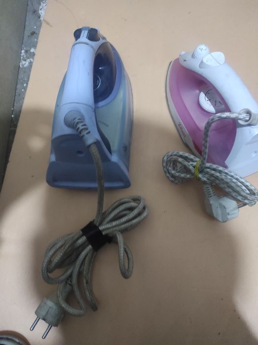 Două fiare de călcat utilizate funcționale, 50 amândouă