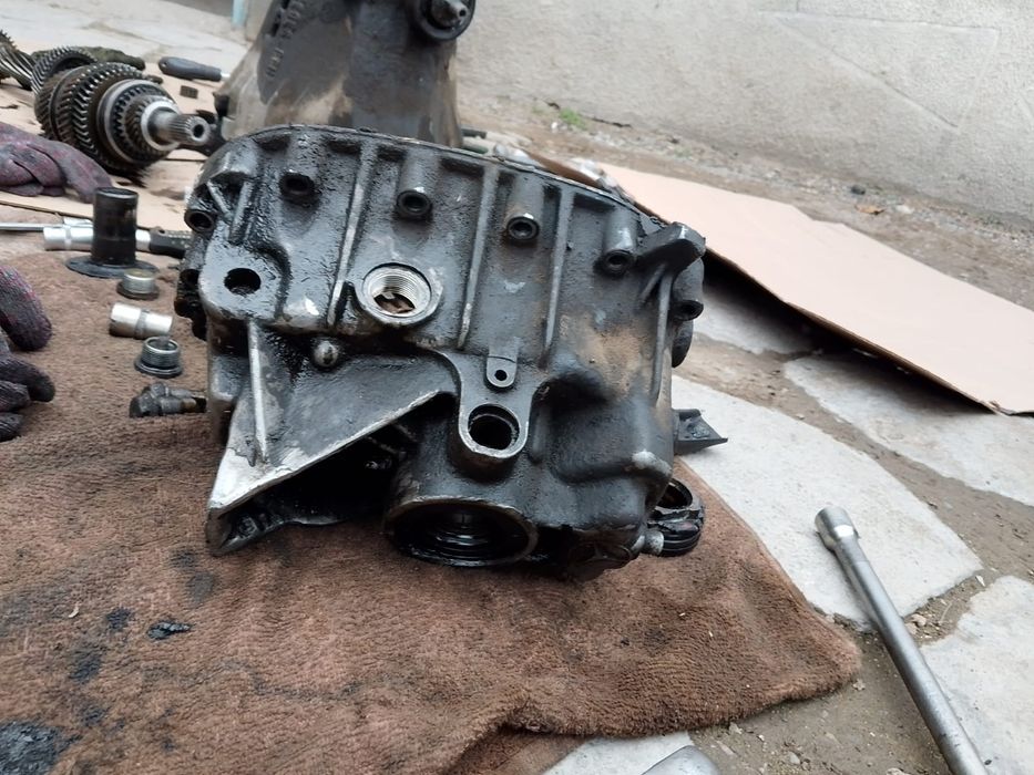 Каробка по запчастям спринтер 2.3