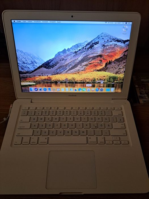 MacBook 13-inch (Mid 2010) alb – Ideal pentru colecție, piese sau utilizare basic