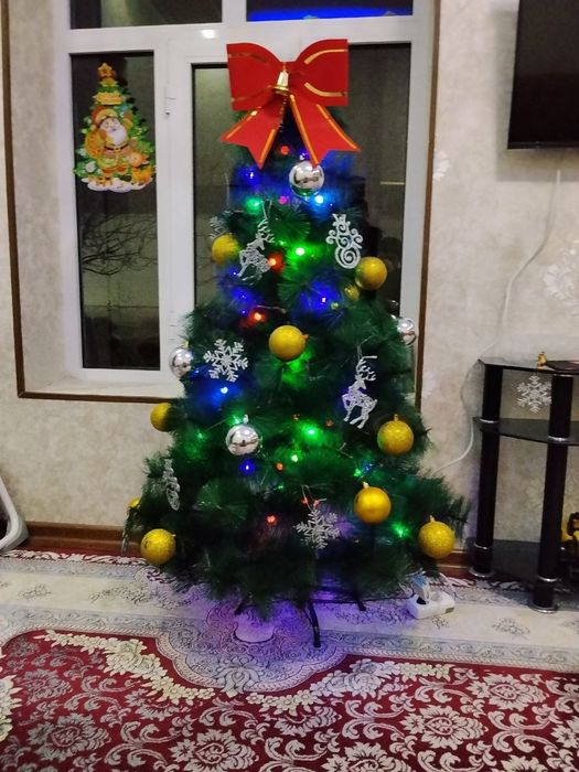 Ёлка новогодняя с игрушками