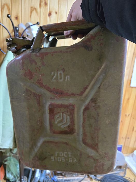 Продам канистру 20л.