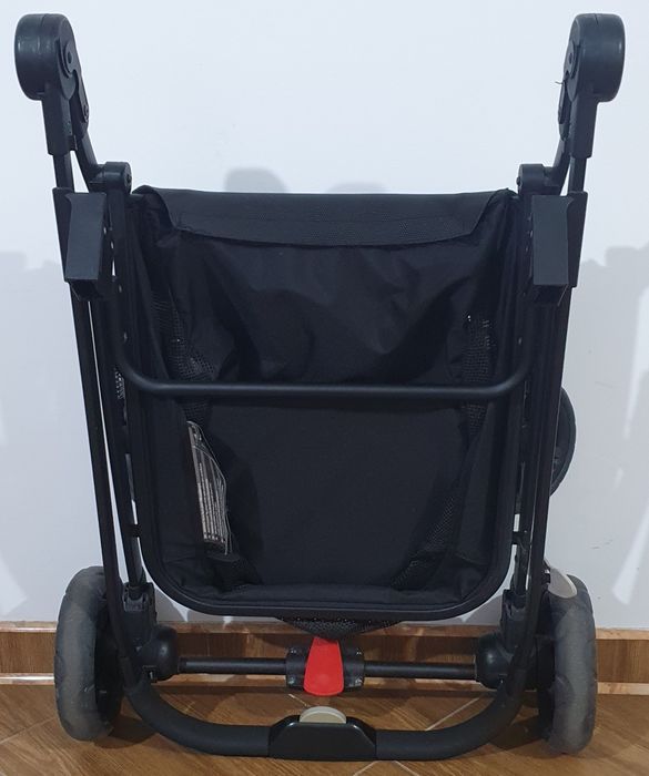 Vând căruț bebeluș 3in1