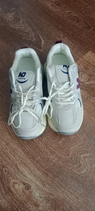 Продам новые кроссовки New belans
