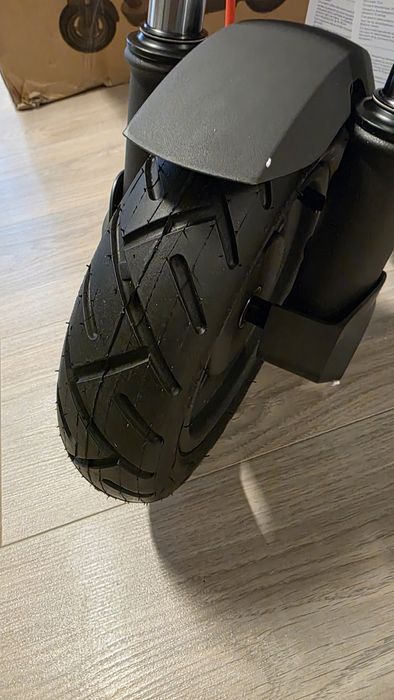 Vand sau schimb cu telefon trotineta electrica Xiaomi Electric Scooter 5, putere motor 350 W, autonomie max. 60 Km, la cutie noua neactivata, sigilata