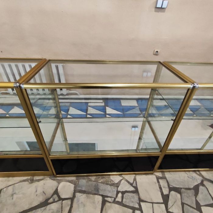 Продам Витрины стеклянные