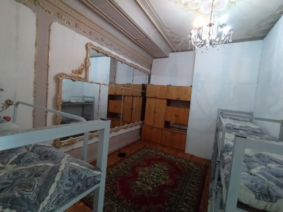 Yakkasaroy Muqumiy mahallasida qizlar uchun kvartira bor hovli