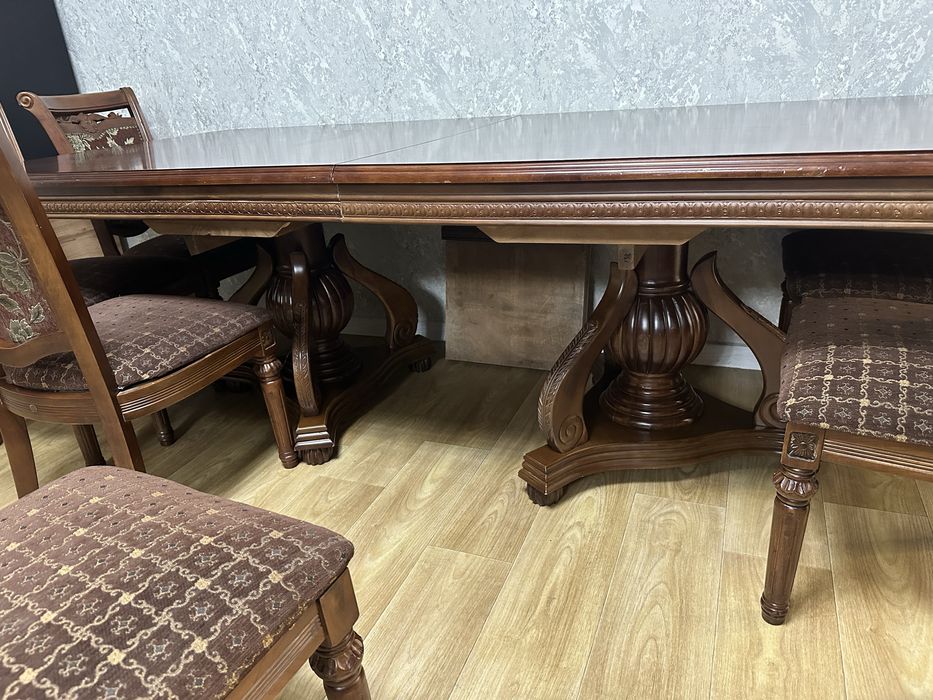 Столь со стулями и сервантом (дерево орех)