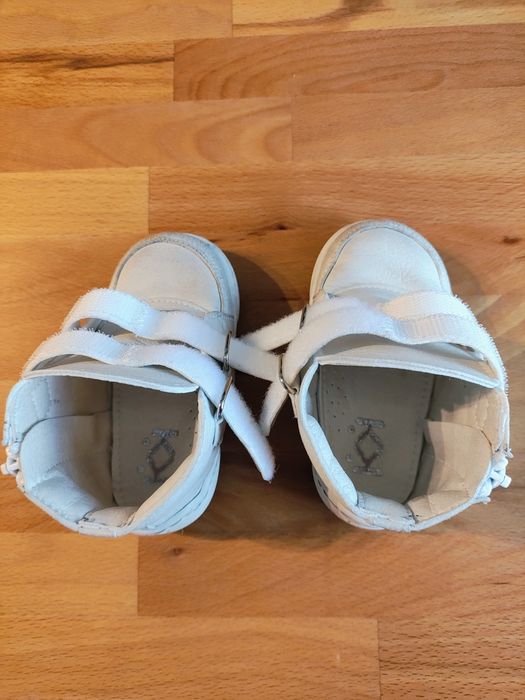 Продавам обувки за прохождане Колев и Колев