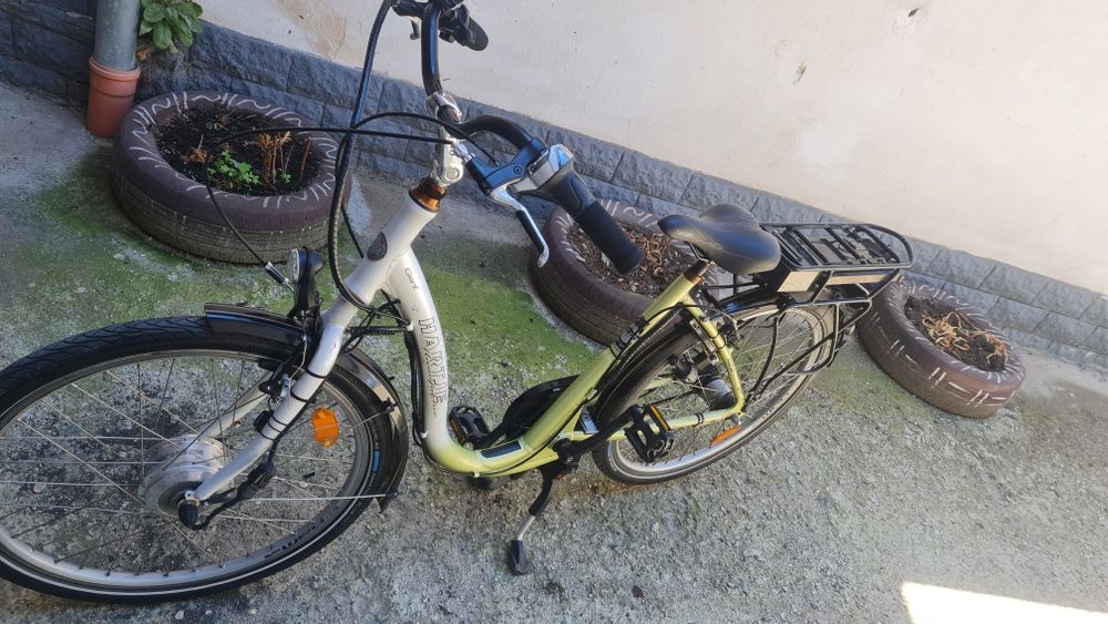 Vând bicicleta electrică