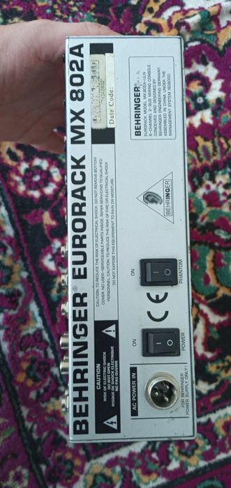 Pult Behrinjer yaxshi xolatda