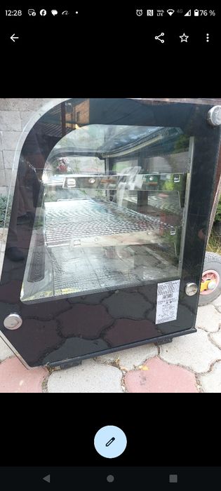 Vitrina frigorifica de masă în condiții perfecte de funcționare