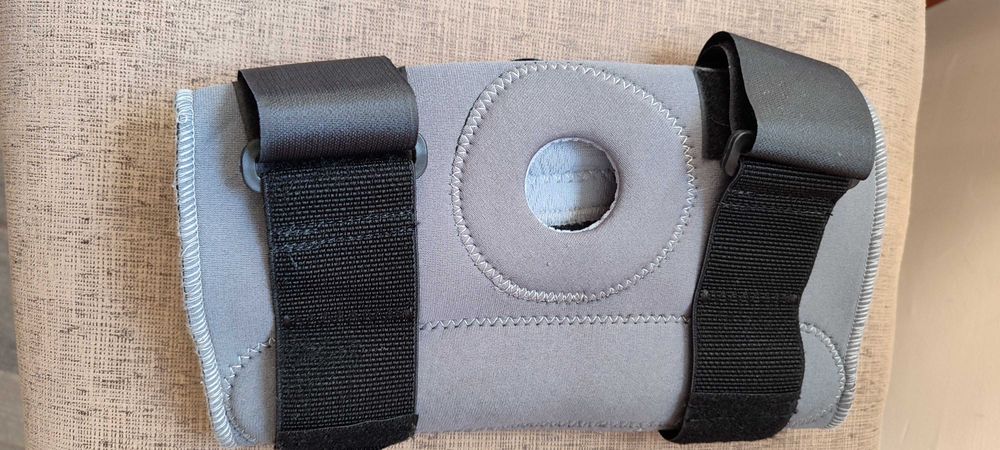 Наколенка с отвор на капачката размер S-M (36-38 см)