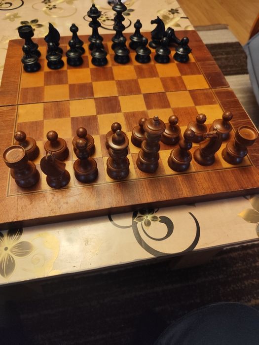 Set șah vechi cu cutie