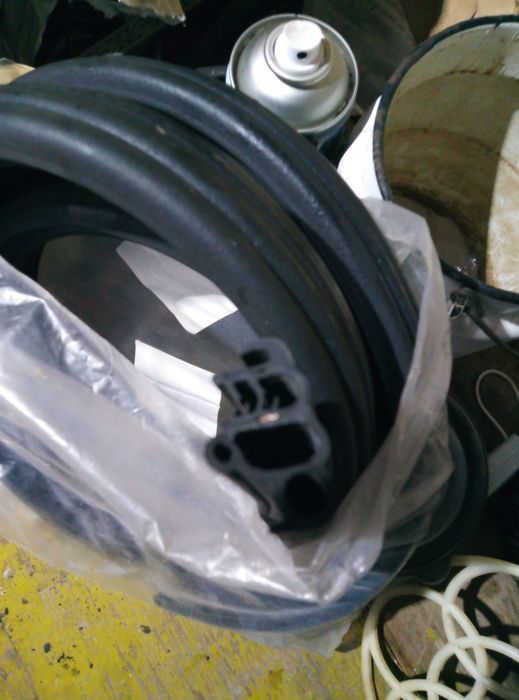 Уплотнители дверей .