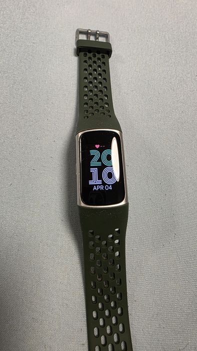Fitbit Charge 6 silver