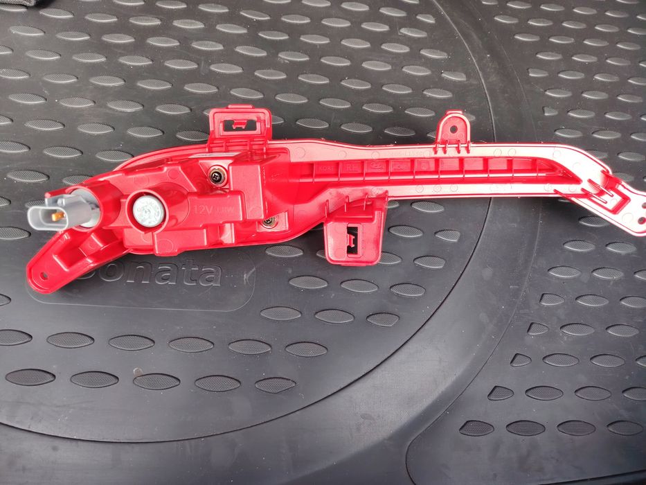 Продам оригинальную противотуманную фару