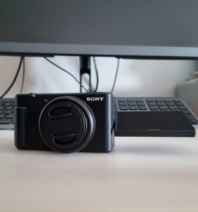 Sony ZV-1F + accesorii Camera Vlogging 4K 20mm F2.0 (se oferă factură)