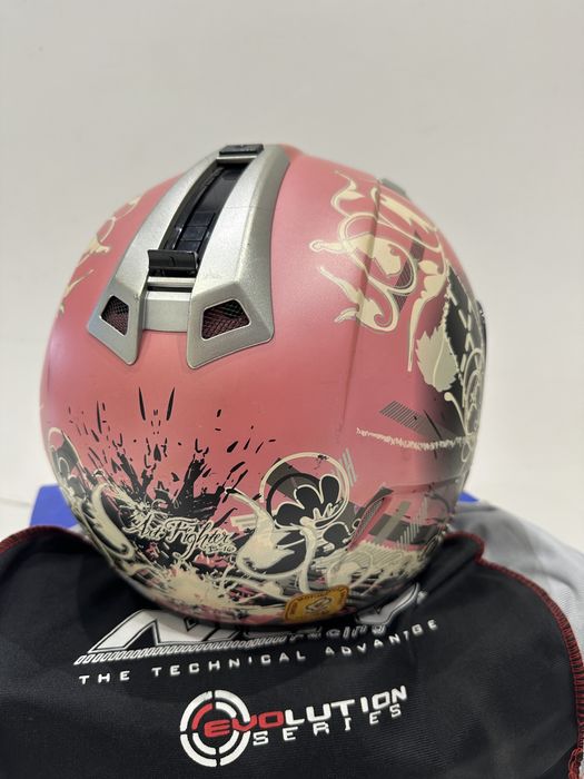 Дамска мото каска HJC IS-16 – Уникален Артистичен Дизайн