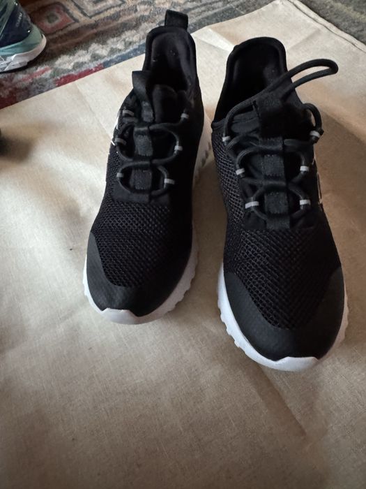 Adidasi Nike fotbal si Sinckers Kalvin Klein