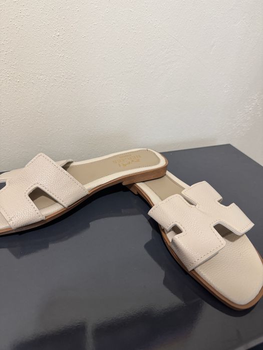 Чисто нови дамски чехли