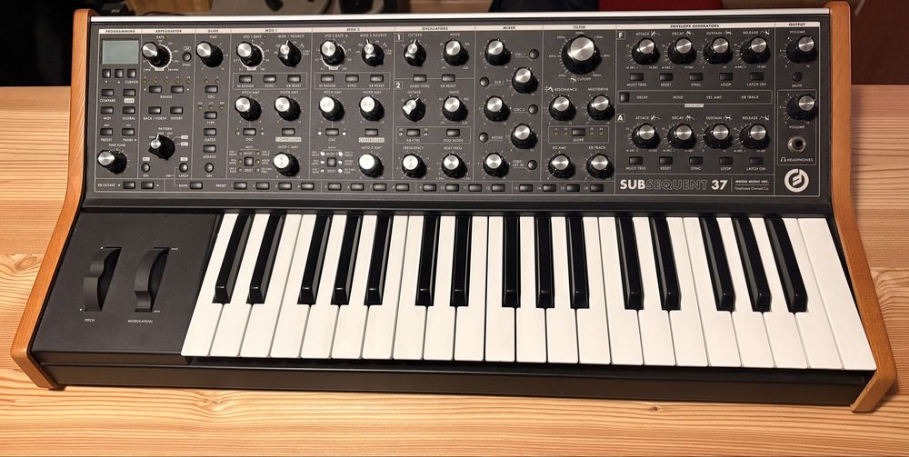 Moog Subsequent 37