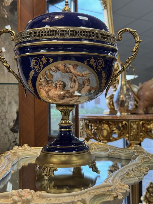 Fructiera deosebita din portelan cu capac si elemente alama