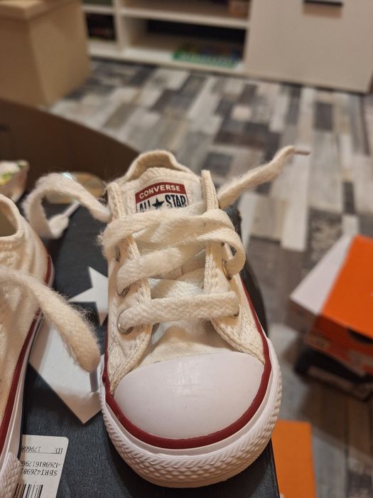 Бял Converse номер 21